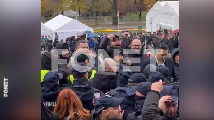 Poslanici fizički napadnuti